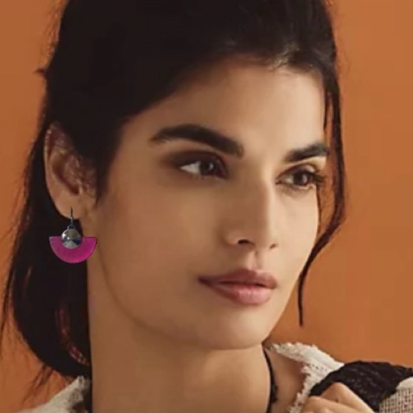 ALEXIS BITTAR • Vintage Neon Pink Lucite Hand Carved Fan Earrings - Picture 2 of 12